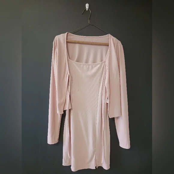 ROMWE LARGE WOMEN'S TWO PIECE LIGHT PINK SET DRESS AND LONG SLEEVE TOP INCLUDED - Picture 3 of 5